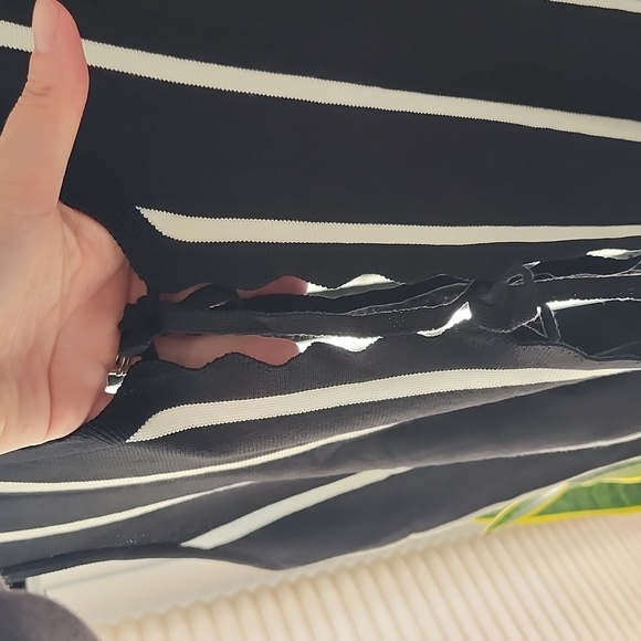 Black & White Striped Sleeveless Tie Front Top, Xl - Picture 2 of 9